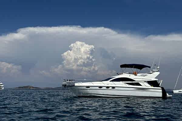 Bodrum Yat Kiralama: Egenin Mavi Sularında Unutulmaz Bir Tatil Deneyimi